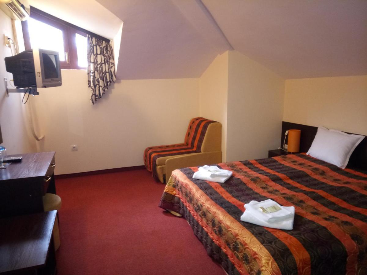 Hotel Family Elena 3*