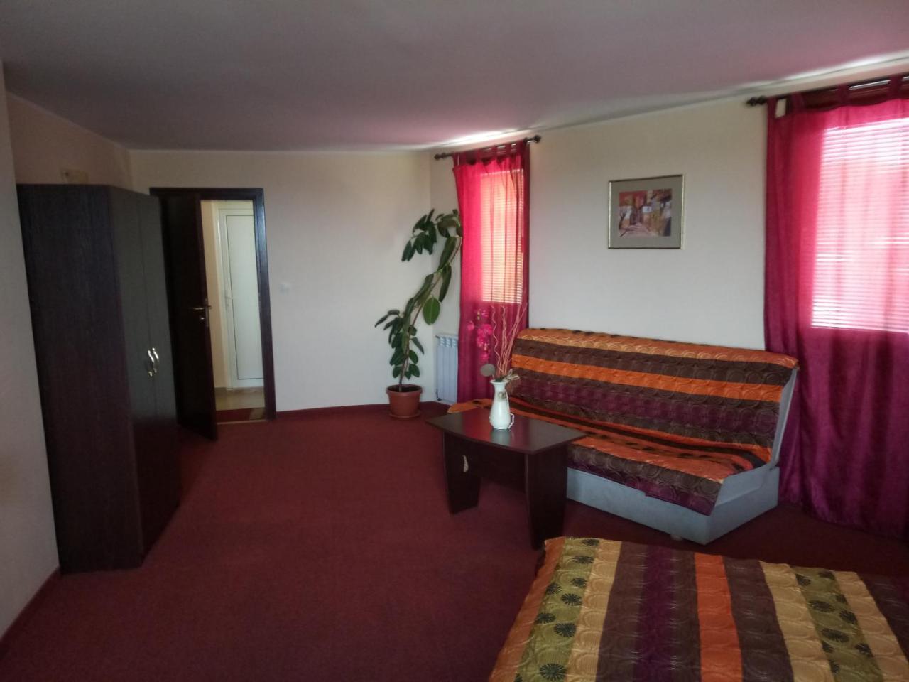 Hotel Family Elena 3*